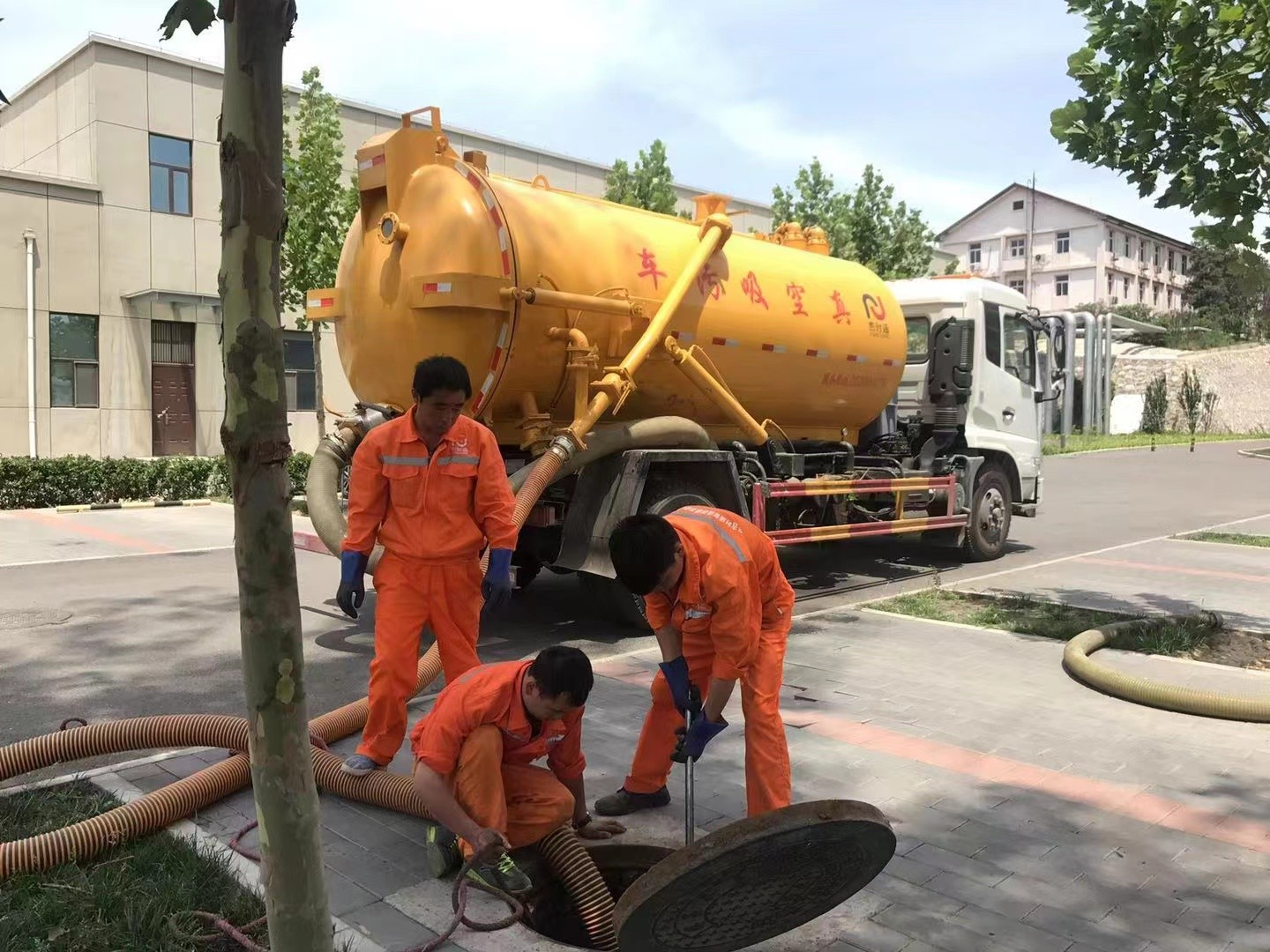 泰州化粪池清理与5-8吨吸粪车施工效率分析